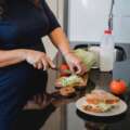 People and Baby – Quels sont les aliments interdits pendant la grossesse ?